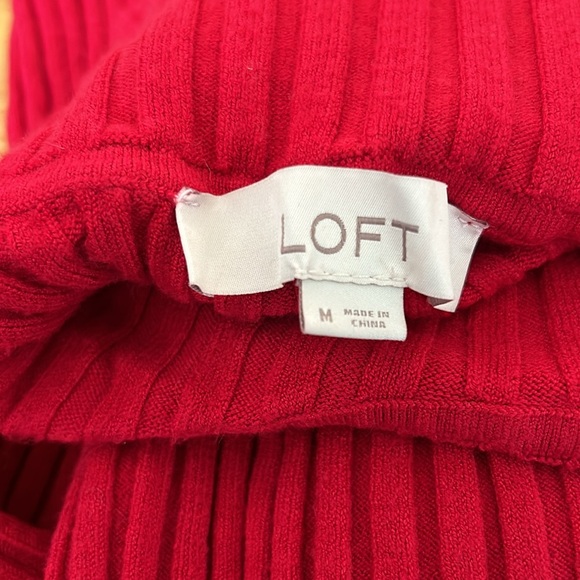 Loft red turtleneck size medium - Picture 2 of 2